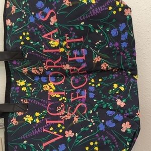 Victoria's Secret Shoulder Floral Printed Bag Tote Large Zipper